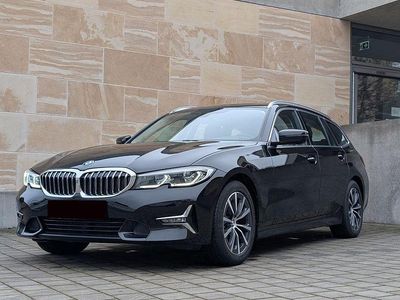 Schwarz Gebraucht 2022 BMW 320 Luxury Line Kombi | 21.450 € (Fairer Preis)