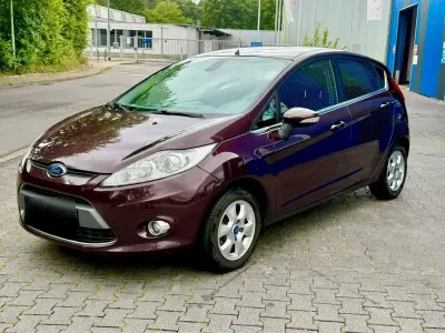 Gebraucht Ford Fiesta 95 PS (69 kW) 2011 Braun Kleinwagen