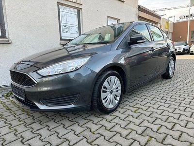 Grau Gebraucht 2015 Ford Focus Trend Limousine | 7.990 € (Guter Preis)