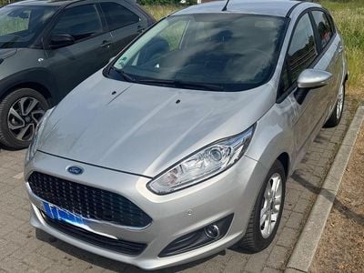 Gebraucht Ford Fiesta Celebration 82 PS (60 kW) 2016 Silber Kleinwagen