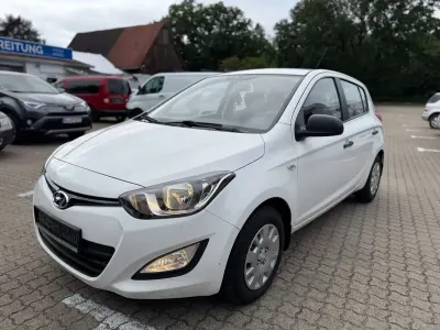 Gebraucht Hyundai i20 Classic 86 PS (63 kW) 2014 Pure white / sol Kleinwagen