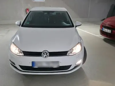 Gebraucht VW Golf VII Comfortline 110 PS (80 kW) 2017 Weiß Limousine