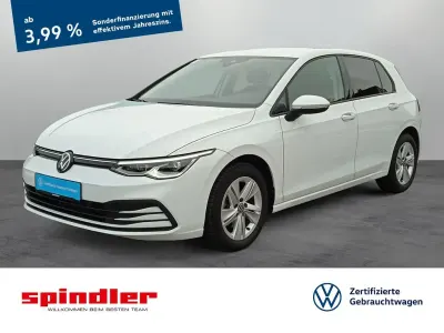 Second-hand VW Golf VIII Life 131 CP (96 kW) 2023 Alb Berlinǎ