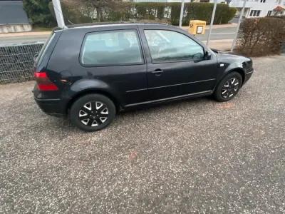 Używany VW Golf IV 105 KM (77 kW) 2002 Czarny Hatchback