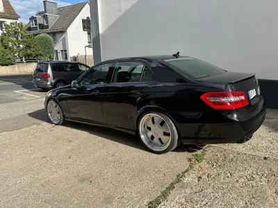 Gebraucht Mercedes E500 AMG 388 PS (285 kW) 2011 Schwarz Limousine
