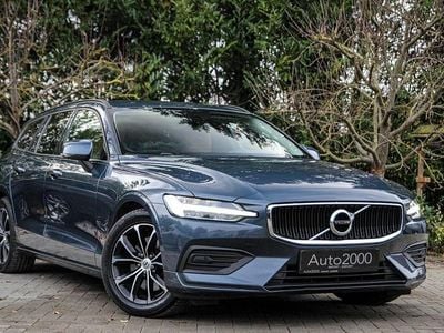 Second-hand Volvo V60 Momentum 163 CP (119 kW) 2022 Albastru Break