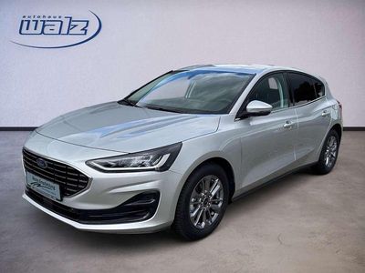 Gebraucht Ford Focus Titanium 125 PS (91 kW) 2025 Polarsilber Limousine
