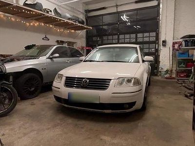 Gebraucht VW Passat 131 PS (96 kW) 2002 Weiß Limousine