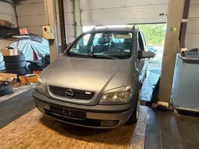 Gebraucht Opel Zafira OPC 125 PS (91 kW) 2003 Silber Van / Kleinbus