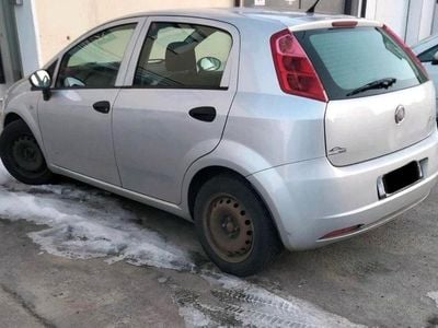 Silber Gebraucht 2011 Fiat Grande Punto Kleinwagen | 1.800 € (Guter Preis)