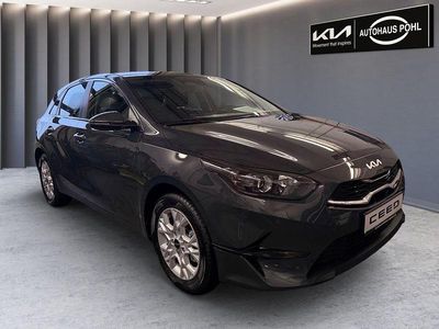 Neu Kia Ceed 101 PS (74 kW) 2025 Grau Kleinwagen