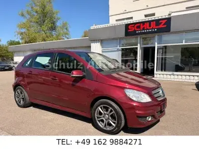 Używany Mercedes B170 116 KM (85 kW) 2008 Czerwony Minivan