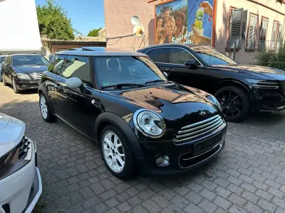Gebraucht Mini Cooper D 111 PS (81 kW) 2014 Schwarz Kleinwagen
