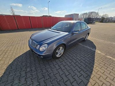 Gebraucht Mercedes E240 Elegance 177 PS (130 kW) 2002 Blau Limousine
