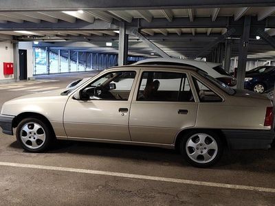 Gebraucht Opel Kadett 75 PS (55 kW) 1988 Silber Kleinwagen