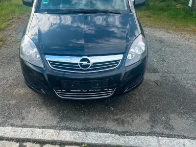 Używany Opel Zafira 120 KM (88 kW) 2012 Czarny Minivan