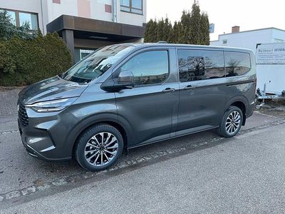 Gebraucht Ford Tourneo Titanium 170 PS (125 kW) 2026 Silber Van / Kleinbus
