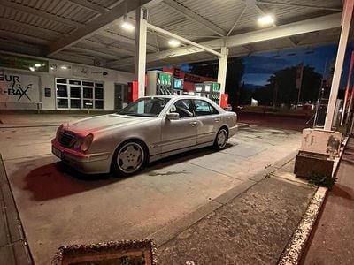 Mercedes E320
