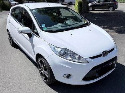 Usata Ford Fiesta Titanium 82 CV (60 kW) 2010 Bianco Berlina