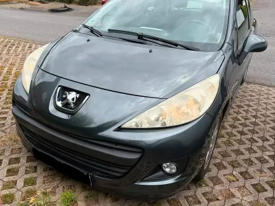 Gebraucht Peugeot 207 73 PS (53 kW) 2010 Grau Coupé