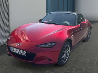 Neu Mazda MX5 Exclusive-Line 132 PS (97 kW) 2025 Soul red crystal m Cabrio