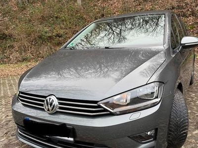 Grau Gebraucht 2017 VW Golf Sportsvan Sound Van / Kleinbus | 13.599 € (Fairer Preis)