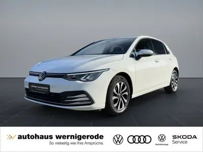 Gebraucht VW Golf VIII Active 131 PS (96 kW) 2023 Weiß Limousine