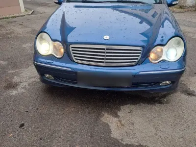 Gebraucht Mercedes C220 143 PS (105 kW) 2002 Blau Limousine