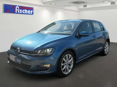 Gebraucht VW Golf VII Highline 140 PS (102 kW) 2013 Pacific blue metallic (metallic) Limousine