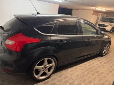 Gebraucht Ford Focus Titanium 163 PS (119 kW) 2012 Grau Limousine