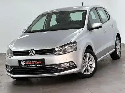 Usata VW Polo Comfortline 90 CV (66 kW) 2016 Argento Berlina