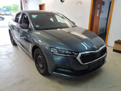 Gebraucht Skoda Octavia Clever 150 PS (110 kW) 2021 Blau quarzgrau metallic (metallic) Limousine