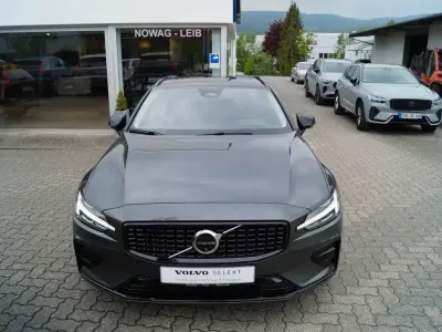 Gebraucht Volvo V60 Plus 197 PS (144 kW) 2025 Forest lake Kombi