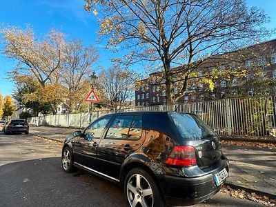 Schwarz Gebraucht 2001 VW Golf IV Kleinwagen | 1.800 € (Etwas zu teuer)