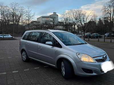 Grau Gebraucht 2008 Opel Zafira Van / Kleinbus | 3.400 € (Fairer Preis)