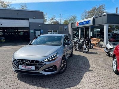 Gebraucht Hyundai i30 Intro Edition 120 PS (88 kW) 2021 Silber Limousine