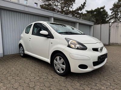 Gebraucht Toyota Aygo 68 PS (50 kW) 2011 Weiß Kleinwagen