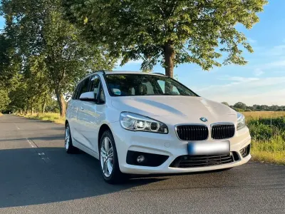Gebraucht BMW 220 Advantage 190 PS (139 kW) 2016 Weiß Van / Kleinbus
