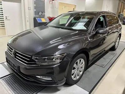 Gebraucht VW Passat Business 122 PS (89 kW) 2023 Grau Kombi