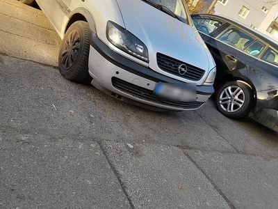 Gebraucht Opel Zafira 105 PS (77 kW) 2002 Silber Van / Kleinbus