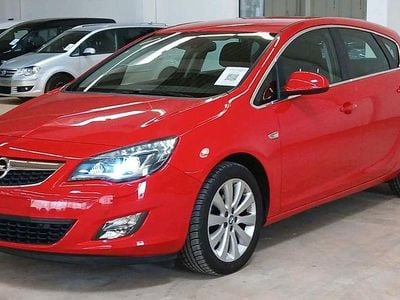 Usata Opel Astra Innovation 116 CV (85 kW) 2010 Rosso Berlina