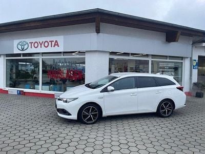 Weiß Gebraucht 2017 Toyota Auris Touring Sports Edition-S Kombi | 15.990 € (Etwas zu teuer)