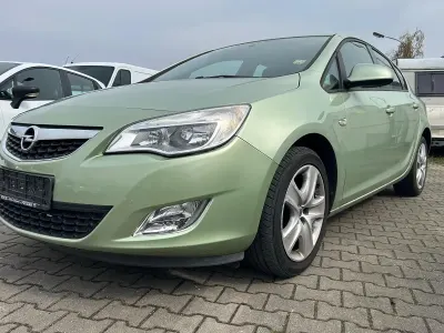 Używany Opel Astra 115 KM (84 kW) 2012 Hatchback