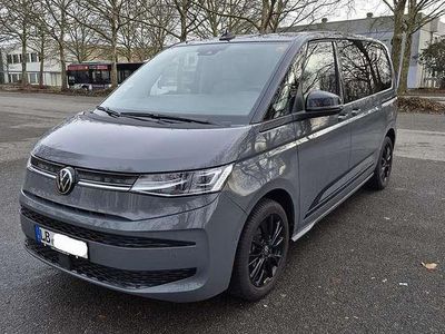 Gebraucht VW Multivan Edition 150 PS (110 kW) 2024 Grau Van