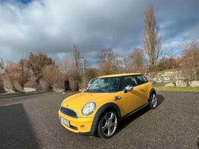 Usata Mini Cooper 75 CV (55 kW) 2009 Giallo Utilitaria