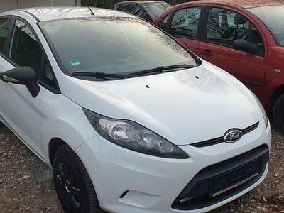 Gebraucht Ford Fiesta Ambiente 60 PS (44 kW) 2009 Weiß Kleinwagen