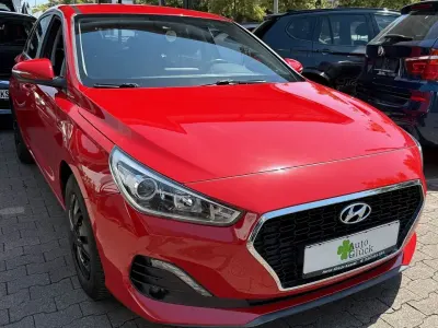 Gebraucht Hyundai i30 99 PS (72 kW) 2018 Rot Limousine