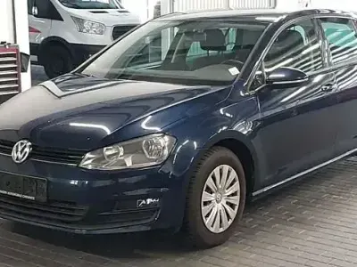 Gebraucht VW Golf VII Comfortline 122 PS (89 kW) 2013 Blau metallic Limousine