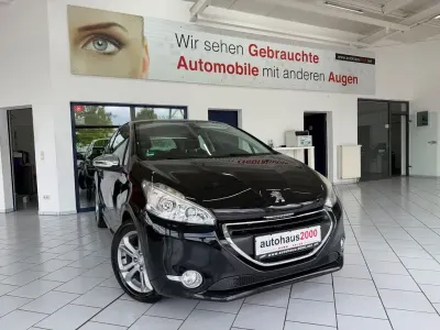 Gebraucht Peugeot 208 Allure 92 PS (67 kW) 2014 Schwarz Kleinwagen