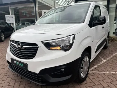Gebraucht Opel Combo Edition 131 PS (96 kW) 2021 Weiß Van / Kleinbus
